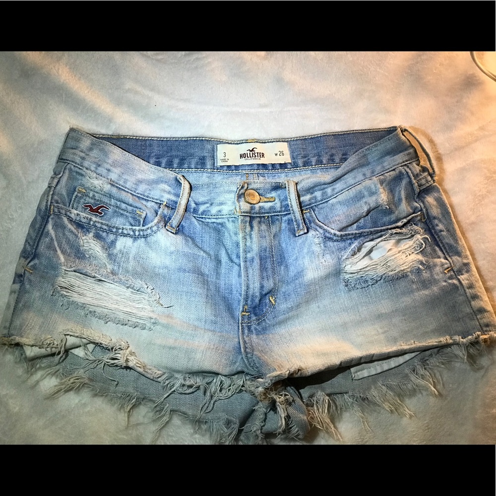hollister mid rise size 3 - 26. Light wash short